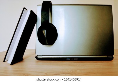 The esstentials for Homeoffice and remote work.