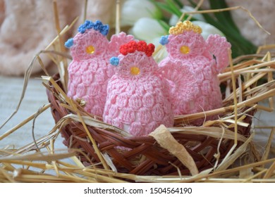 Ester Table Decor, Chickens In Basket