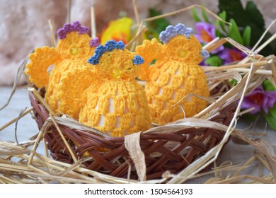 Ester Table Decor, Chickens In Basket