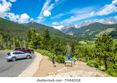 Estes Park, Colorado / USA - June 29 2017: Tourists On A Beautiful Viewpoint. Summer Trip To The Rocky Mountain National Park, USA