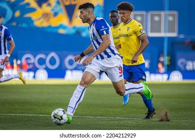 Estoril, Portugal - 09 17 2022: Liga BWIN Game Between Estoril Praia And F.C Porto; Mehdi Taremi During Game Attacks With The Ball