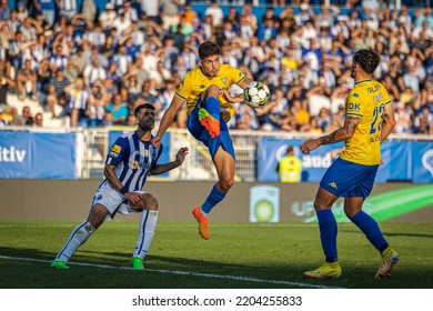 Estoril, Portugal - 09 17 2022: Liga BWIN Game Between Estoril Praia And F.C Porto; Vital Kicks The Ball Out Of Penalty Box Next To Mehdi Taremi