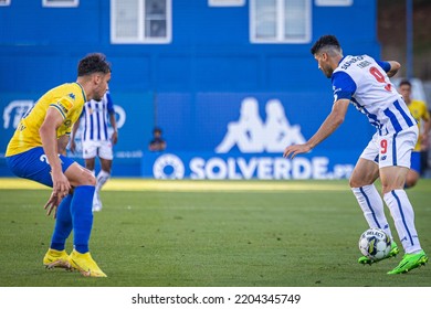 Estoril, Portugal - 09 17 2022: Liga BWIN Game Between Estoril Praia And F.C Porto; Mehdi Taremi Dribbles With The Ball