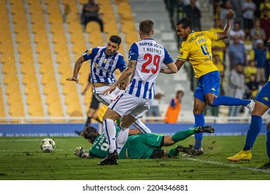 Estoril, Portugal - 09 17 2022: Liga BWIN Game Between Estoril Praia And F.C Porto; Mehdi Taremi Tackled By Dani Figueira