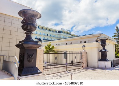 ESTORIL, PORTUGAL - JULE 23, 2018. Entrance to Palacio Estoril Hotel, Estoril, Portugal.