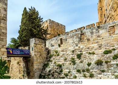 Eternal Jerusalem. The Light Stone Walls Of Jerusalem Sprouted In Tufts Of Grass. Dizzy Walk On The Walls Of Jerusalem. The Concept Of Historical And Ethnographic Tourism