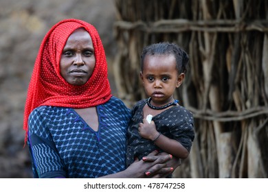 Ethiopia November 2016 Portrait Woman Child Stock Photo 478747258 ...