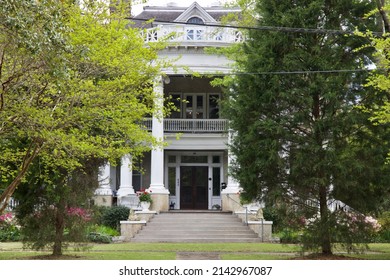 "Eufaula, AL, U.S.A.-April 2, 2022:Beautiful Southern Plantation style mansions and gardens"