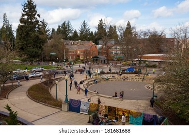 EUGENE, OR - MARCH 4, 2014: Busy Campus With Students Walking To Class On The University Of Oregon Campus In The Winter.