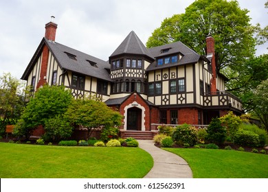 EUGENE, OR - MAY 13, 2015: Large Sorority In A Mansion On The University Of Oregon Campus In Eugene.