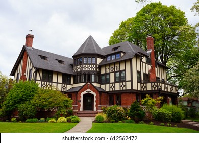 EUGENE, OR - MAY 13, 2015: Large Sorority In A Mansion On The University Of Oregon Campus In Eugene.