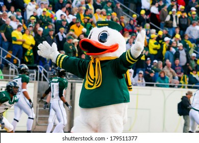 EUGENE, OR - OCTOBER 28, 2006: Oregon Duck Mascot Puddles Holds His Arms Wide To The Crowd At The Start Of The UO Vs PSU Football Game At Autzen Stadium.