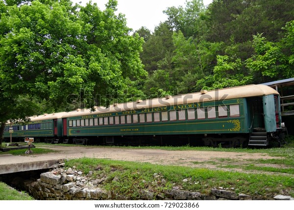 EUREKA\
SPRINGS, ARKANSAS—MAY 2017: Dining tours in an old Eureka Springs\
& North Arkansas Railway excursion trains is one of the\
tourist attractions in Eureka Springs,\
Arkansas.