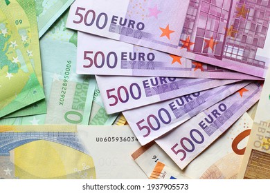 Fondo de los billetes en euros. Fondo de papel europeo con billetes de 100, 200 y 500 euros.
