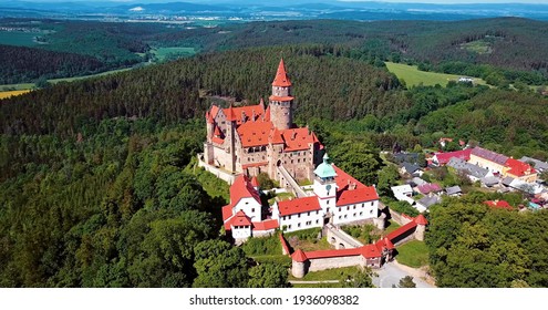 空からのペナ宮殿 ポルトガル シントラ 宮殿はユネスコの世界遺産です 写真素材 Shutterstock