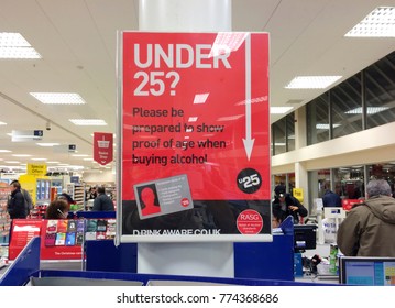 Europe UK Bedfordshire Bedford 13th December 2017. Inside Major UK Supermarket. Information Sign At Checkout Till. Under 25 Years Of Age Drinking ID Warning. Proof Of Age Notice.