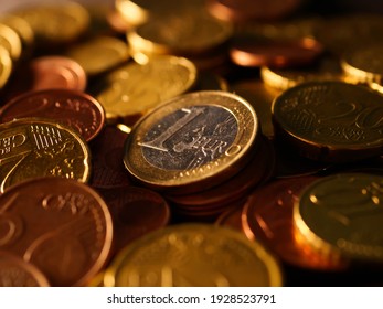 192,085 Stack of gold coins Images, Stock Photos & Vectors | Shutterstock