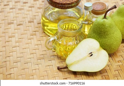 European Pear Seed Oil With European Pear