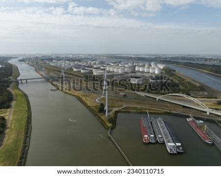 The Europoort is an industrial and port area south of the Nieuwe Waterweg and north of the Hartel Canal , east of the Maasvlakte and west of the Botlek in Rotterdam.