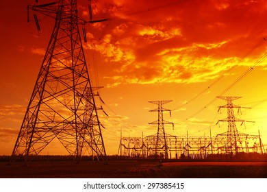 The evening of the pylon outline, is very beautiful