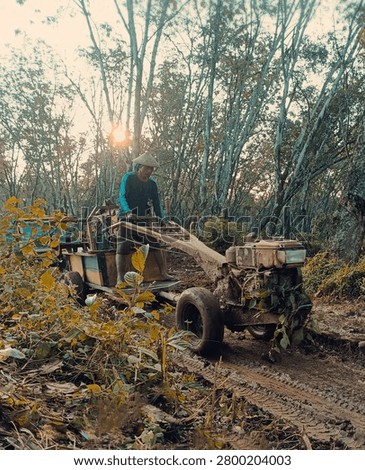 In the evening, returning from plowing the fields.
Sumur Barang subang - jawa barat indonesia. 20-04-2026