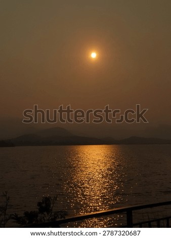 Evening sky, the sun, before nightfall, lake.