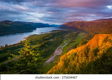 Evening view from the Vista House, Columbia River Gorge, Oregon.