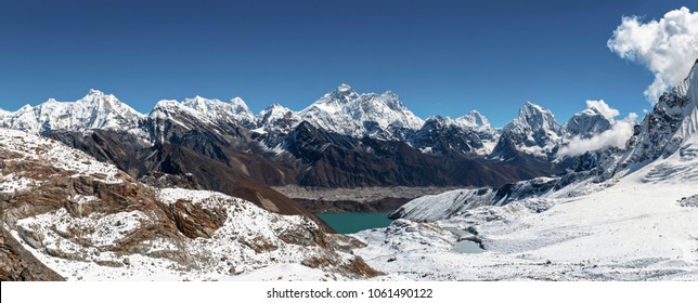 Mount Everest Panoramic Imagenes Fotos De Stock Y Vectores Shutterstock