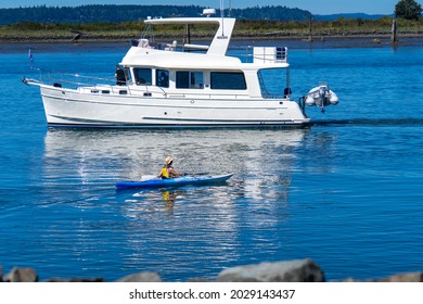 Everett, WA - USA 08-11-2021: Pleasure Craft Boat And Kyak In Port Gardner On A Sunny Summer Day