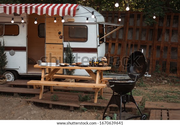 Everything you need for\
camping and picnicking in the countryside. Traveling on a trailer\
around the world.