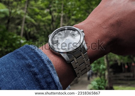 Exactly at 9.41 am while walking around I stopped to check my watch before continuing my journey.
