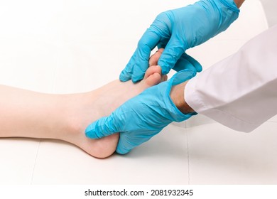 585 Foot child orthopedist Images, Stock Photos & Vectors | Shutterstock