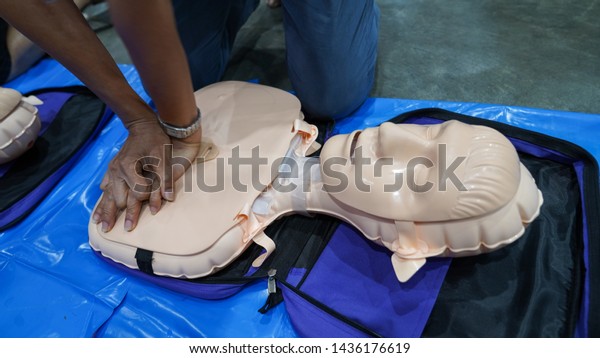 Examples of CPR \
lung\
emergency first aid.