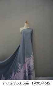 Examples Of Floral Printing Muslim Clothes That Are Hung On The Mannequin
