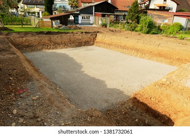 Excavation pit with gravel pad for single-family dwelling. Basis for the cellar_05