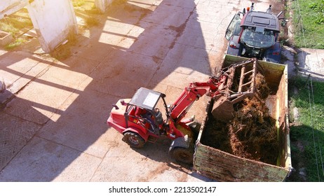 Excavator Shovel With Natural Cattle Manure Loading Trailer