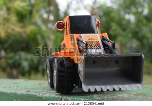 An excavator is a tool for digging soil, but it\
can also be used to move and transport material to be loaded onto\
trucks. This excavator has a tool like a shovel in front which is\
useful for transport