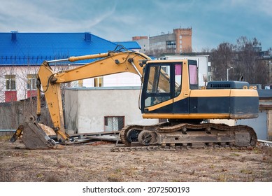 Excavator Track Damage. Heavy Machinery, Cawler Excavator Maintenance And Repair. Broken Excavator, Track Rollers Damage.