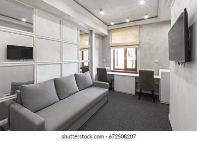 Exclusive hotel room - Shutterstock ID 672508207