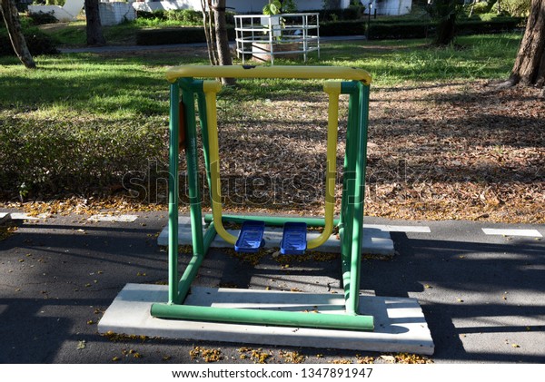 leg swing exercise machine