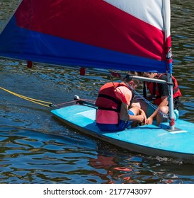 Exeter, Uk. July 11th 2022. Teenagers  Learning To Sail On Topper Sail Boats. Chatting, Inspecting Their Boat On The School Trip. Some Vibrant Close Up Shots Of The Students Wearing Bright Life Jacket