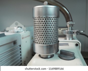 Exhaust Oil Mist Filter Attached On A Vaccuum Pump And Apply In Many Laboratory Equipments And Industrial Instruments.