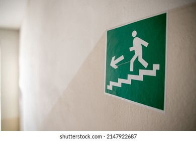 Exit Sign During Fire Graphic Person Stock Photo 2147922687 | Shutterstock