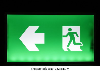 145,066 Green safety signs Images, Stock Photos & Vectors | Shutterstock