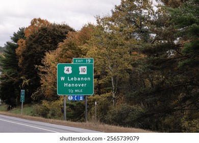 exit sign on  Interstate 89 for  Exit  19 for US-4 and NH-10 toward West Lebanon and Hanover, New Hampshire