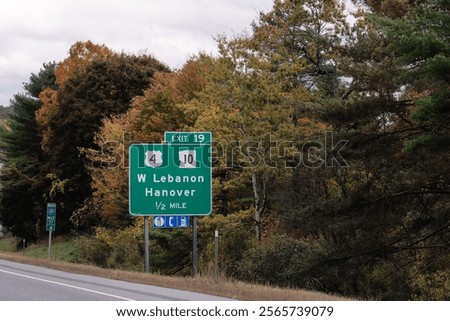 exit sign on  Interstate 89 for  Exit  19 for US-4 and NH-10 toward West Lebanon and Hanover, New Hampshire