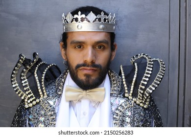 Exotic King With White Outfit And Silver Jewelry