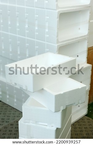 Expanded polystyrene boxes or white cork for packing and transporting fish and shellfish