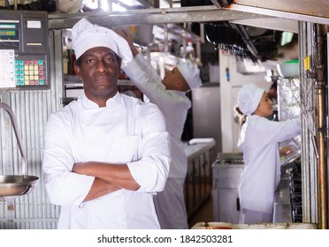 48,911 Kitchen Staff Images, Stock Photos & Vectors | Shutterstock