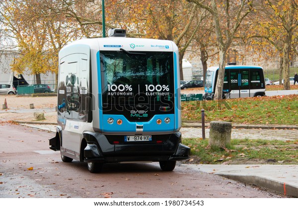 Experimentation\
with Easy Mile driverless electric shuttles in Vincennes with the\
RATP group (Vincennes, November 24,\
2017)